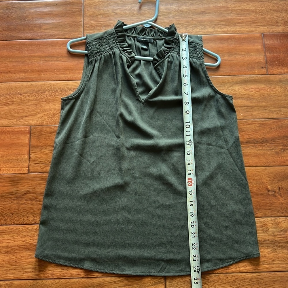 Halogen Size Small Sleeveless Army Green V-neck Blouse - Picture 7 of 7